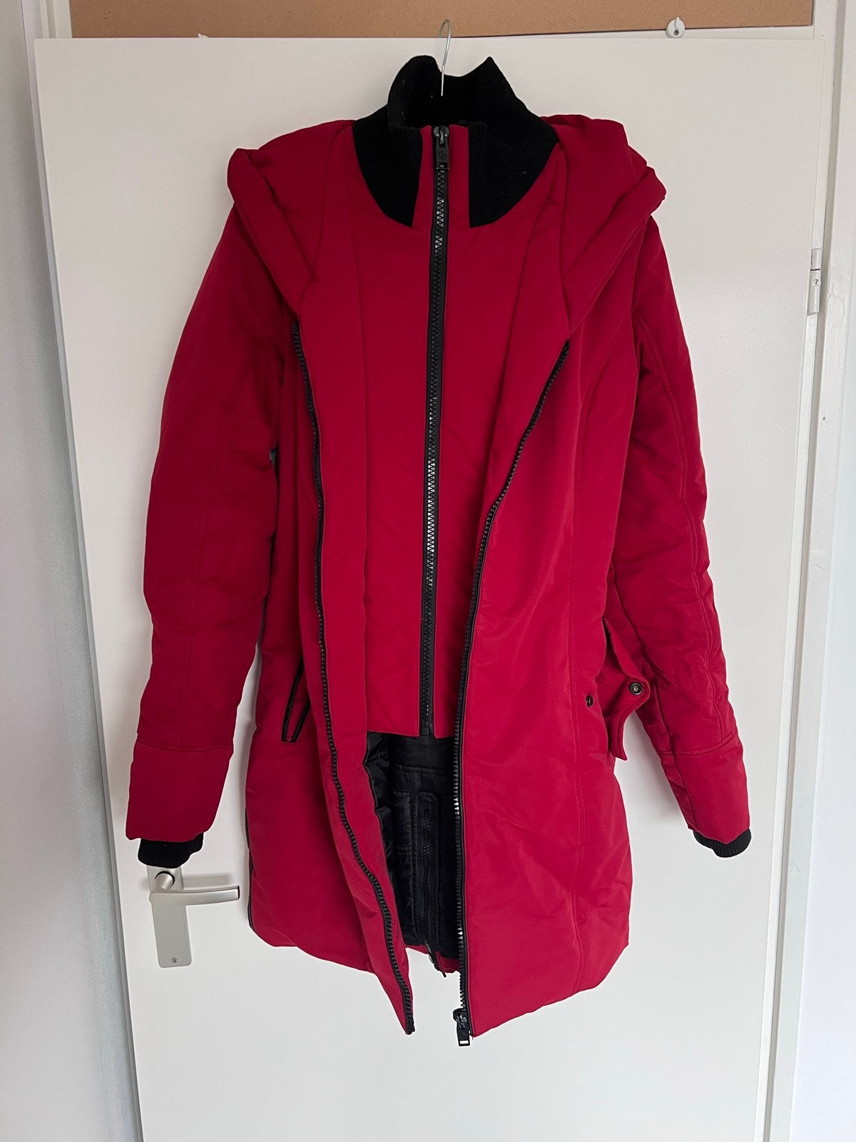 Lange rode winterjas met capuchon, Ophalen of Verzenden, Gedragen, Maat 38/40 (M), Rood