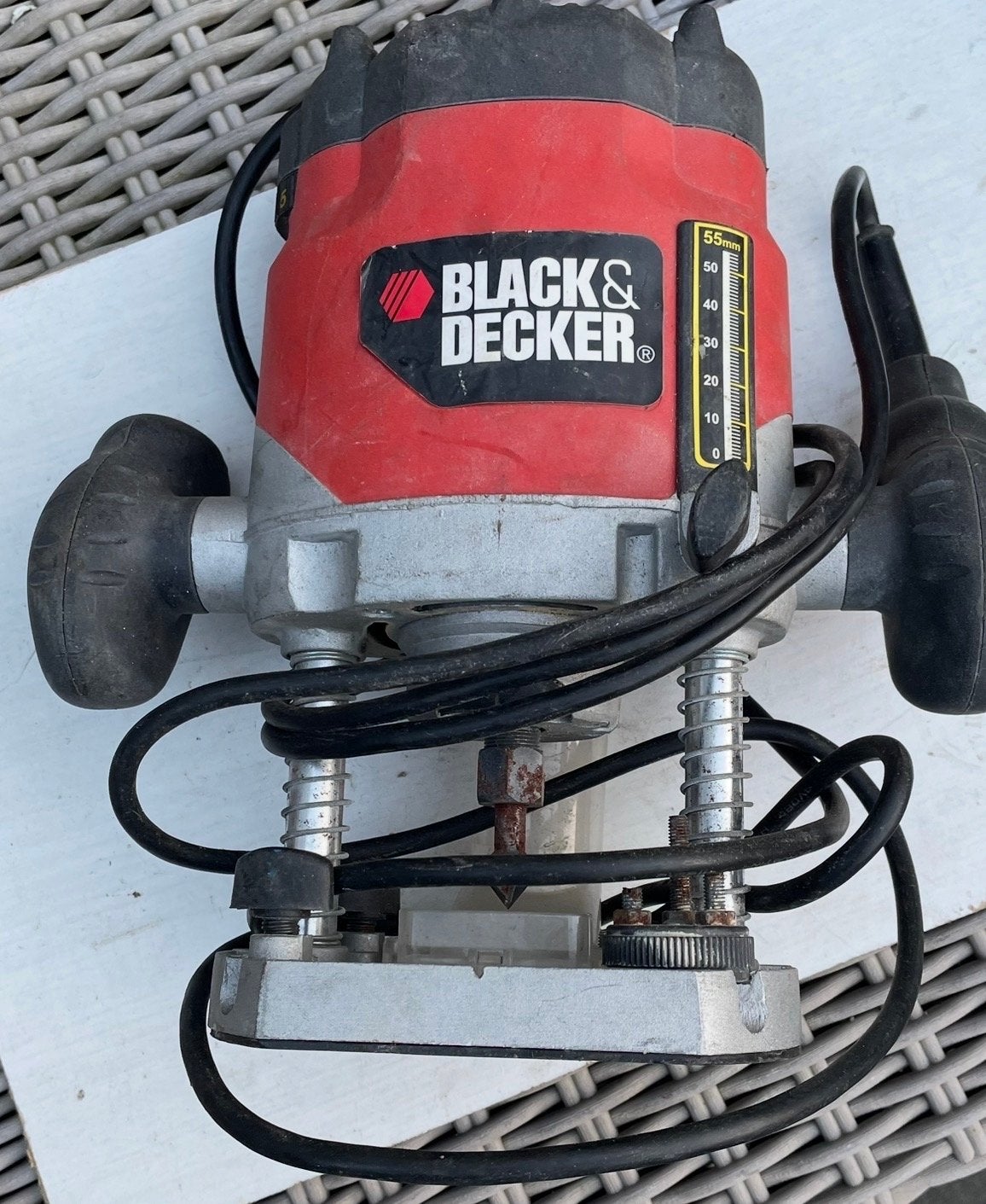 Black & Decker Bovenfrees - functioneel, Doe-het-zelf en Verbouw, Gereedschap | Freesmachines, Ophalen of Verzenden, Zo goed als nieuw