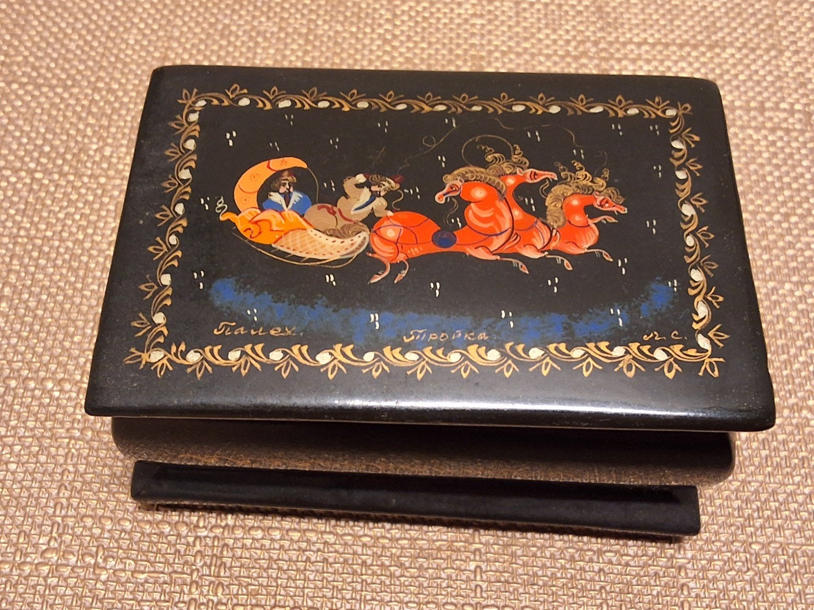 Palekh Lakdoos Trojka Scène - Gesigneerd, Handgeschilderd, Ophalen of Verzenden