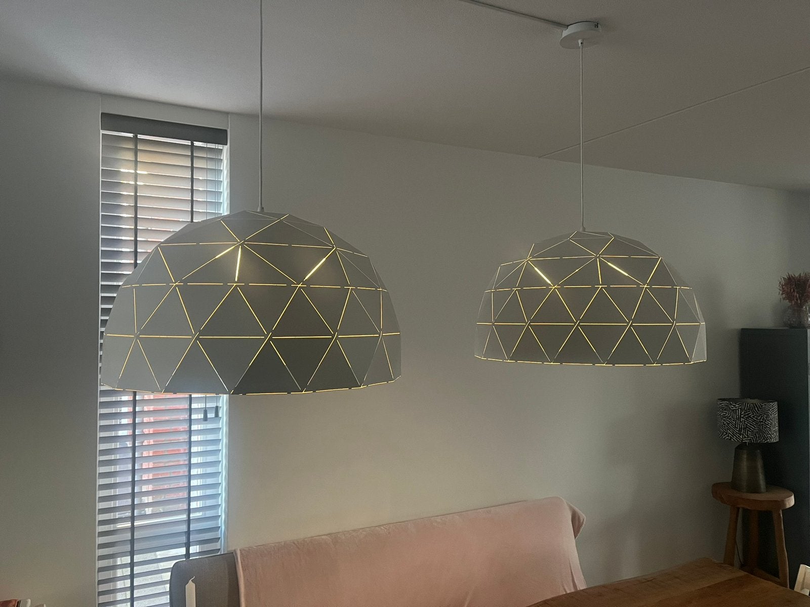 Mooie Lucide Otona hanglampen - 60 cm - 2 stuks - wit, Huis en Inrichting, Ophalen, E27 (groot), Zo goed als nieuw, Metaal