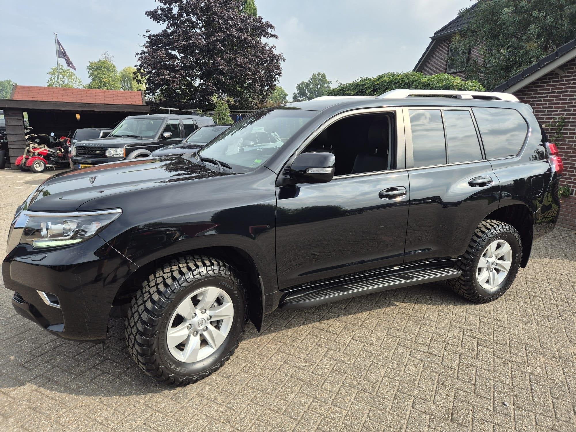 Toyota Land Cruiser 2.8 D-4D-F Challenger Window Van, Auto's, Automaat, Dealer onderhouden, Stof, Gebruikt