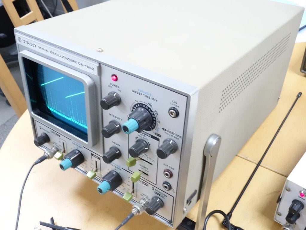 Trio dubbelstraal oscilloscoop CS1562 10 MHz, Ophalen of Verzenden, Zo goed als nieuw, Overige meters