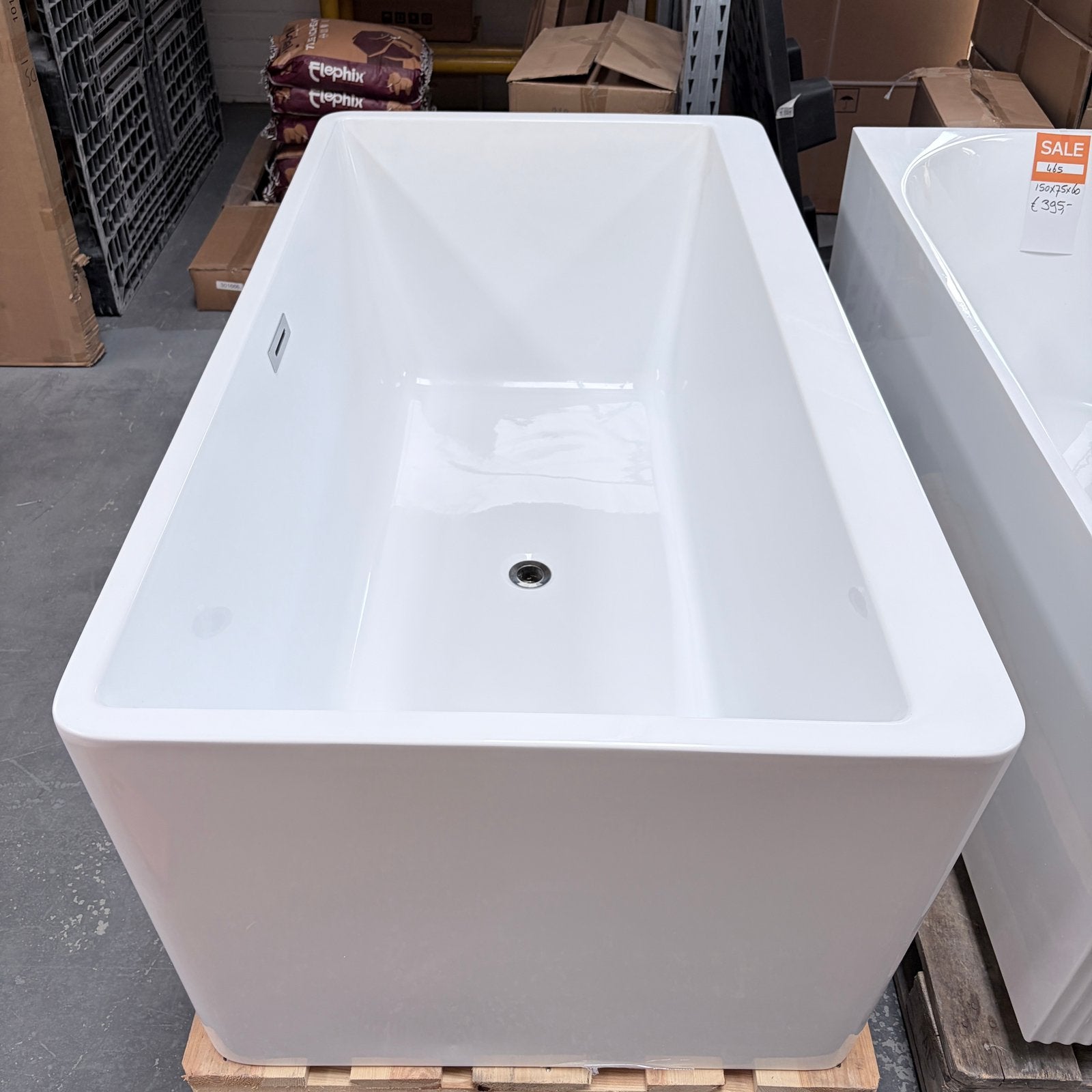 Nieuw Design Ligbad – Nog 1 Beschikbaar Bad nr466, Ophalen of Verzenden, Nieuw