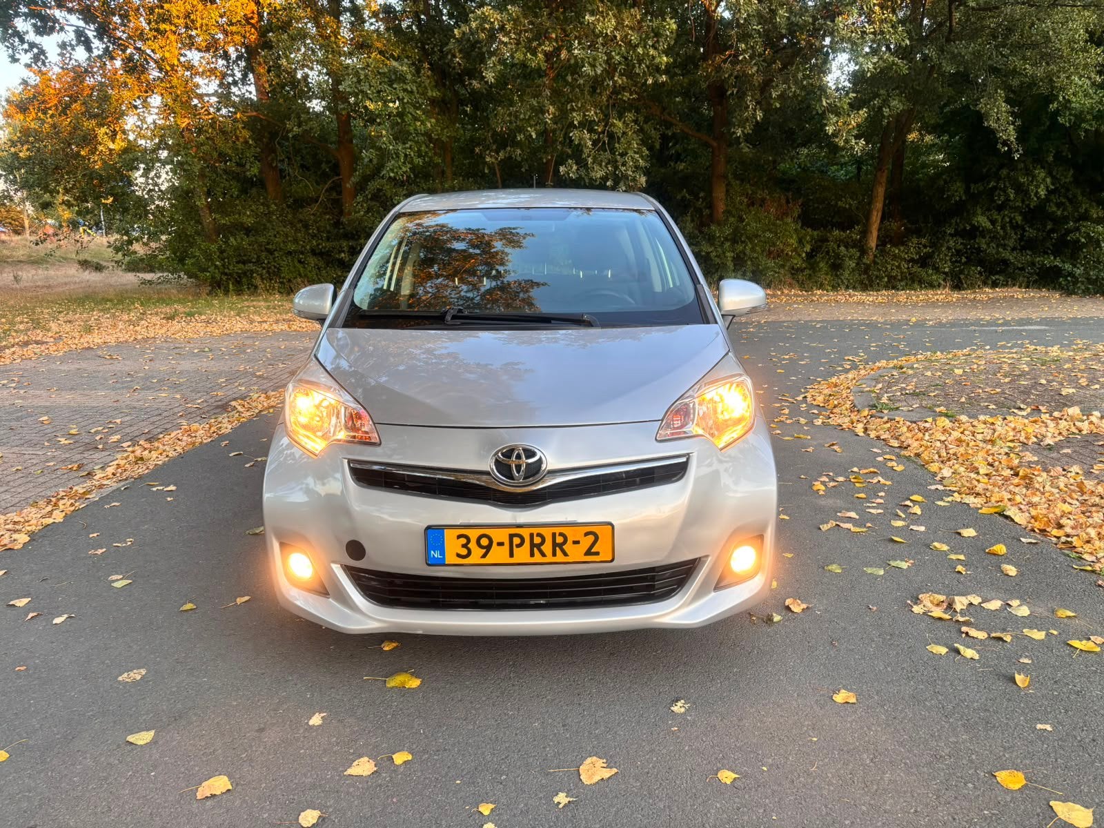 Toyota Verso-S 1.3 Vvt-i 2011 Grijs, Voorwielaandrijving, 4 cilinders, 1055 kg, Handgeschakeld