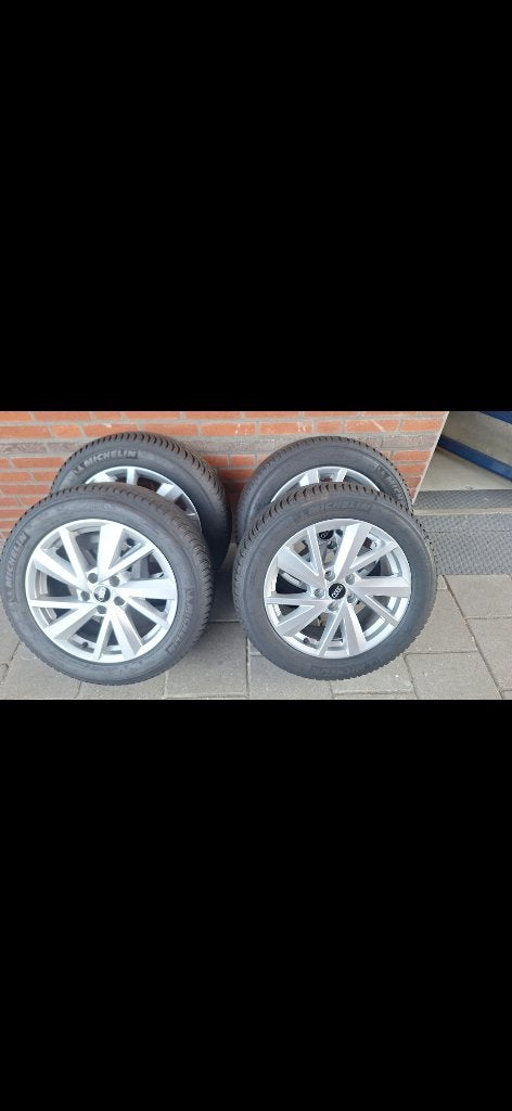 Audi Q2 velgen+banden, Auto-onderdelen, Ophalen, 215 mm, Banden en Velgen, Nieuw