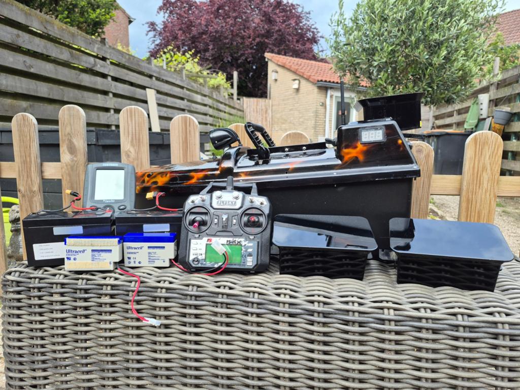 Anatec Voerboot met Fishfinder, 2 Accu's, LED & Tas, Ophalen of Verzenden, Overige typen