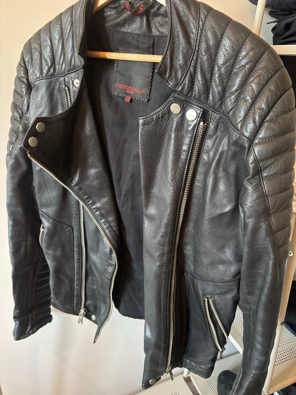 Froccella Uomo Leren Jas Zwart Maat 48 (M), Kleding | Heren, Ophalen of Verzenden, Zo goed als nieuw, Maat 48/50 (M), Zwart