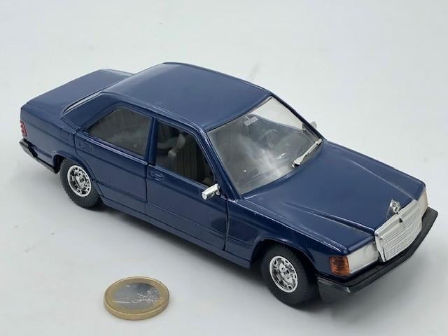 Mercedes 190 E Donkerblauw, Bburago, Ophalen of Verzenden, Gebruikt, Auto, Bburago
