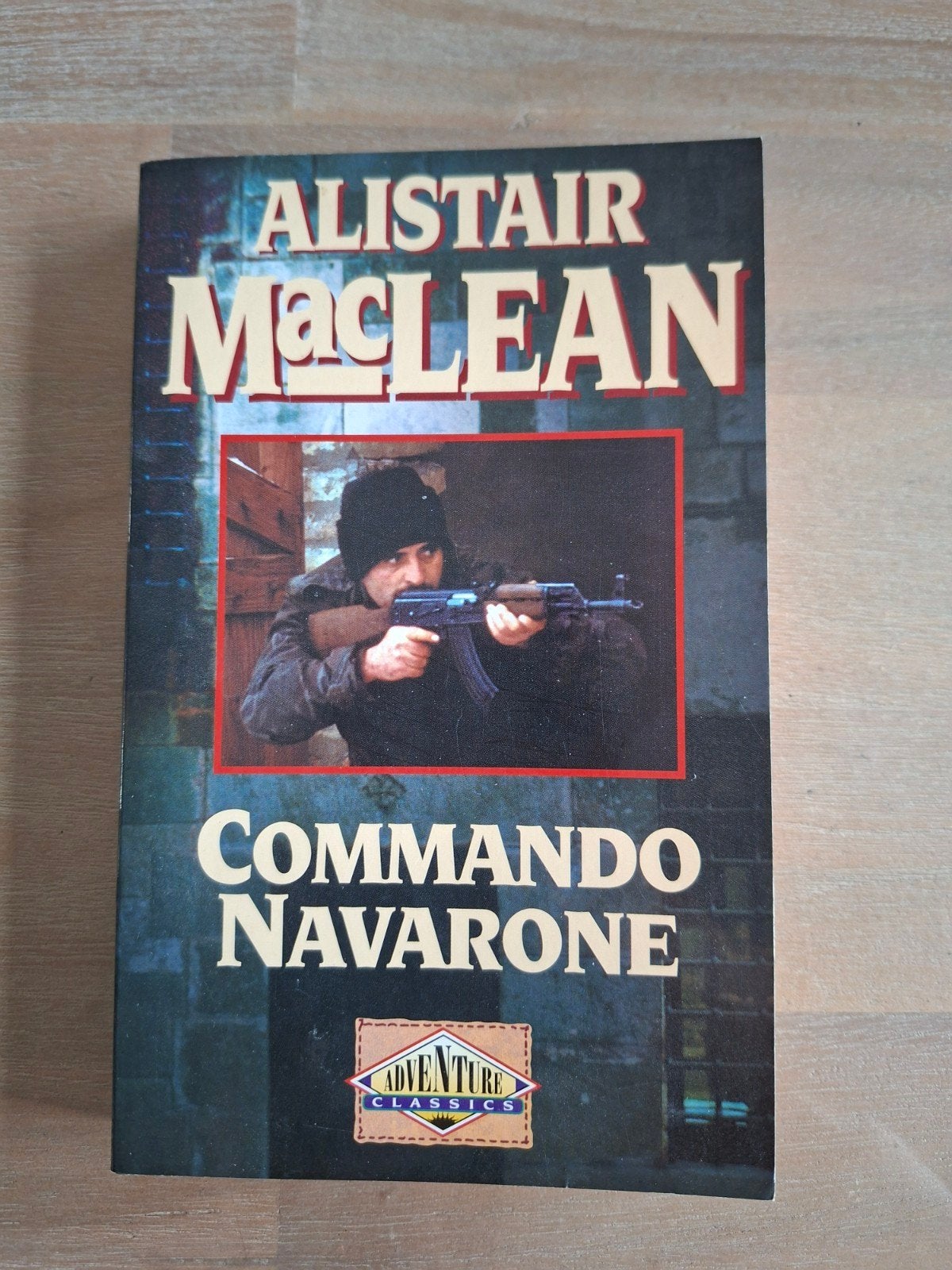 Commando Navarone - Alistair MacLean (Adventure Classics), Ophalen of Verzenden, Gelezen, Alistair MacLean
