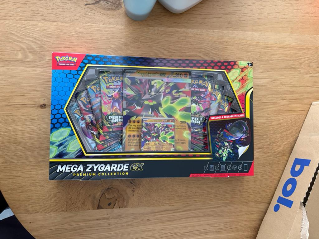 Mega zygarde perfect order pokemon, Hobby en Vrije tijd, Verzamelkaartspellen | Pokémon, Ophalen of Verzenden, Zo goed als nieuw
