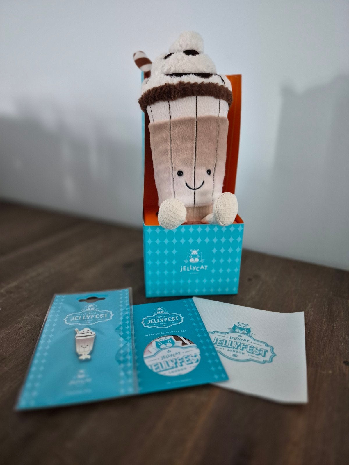 Nieuw Berlijn Exclusive Jellycat Von llla Eiskaffee., Ophalen of Verzenden, Nieuw