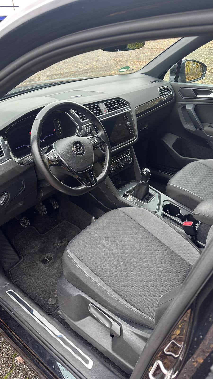 Foto 6 van Volkswagen Tiguan 1.5 TSI R-line 150pk 2019 Zwart