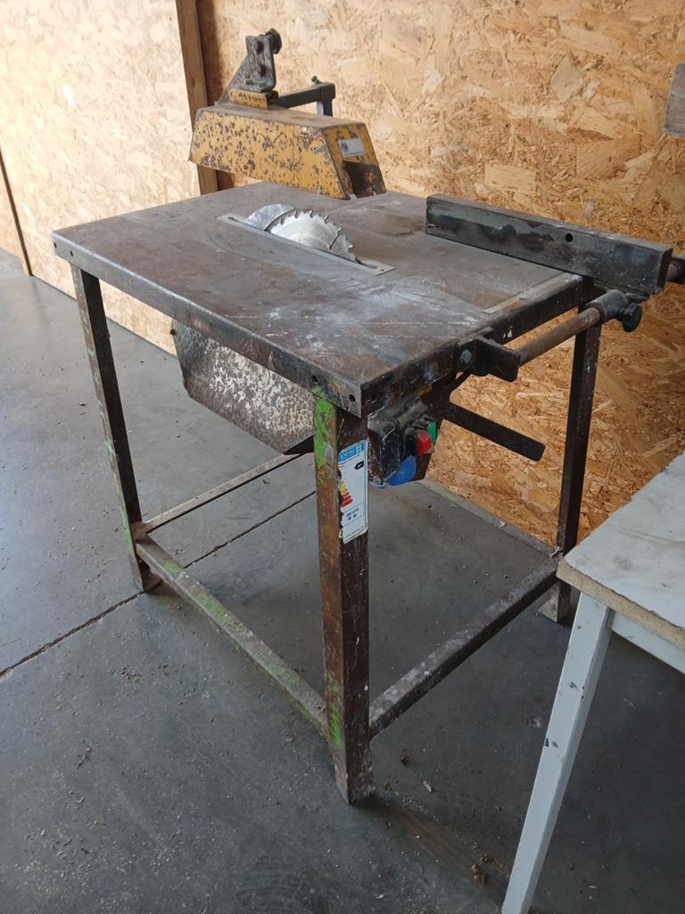 2x zaagtafel 220v, Doe-het-zelf en Verbouw, Ophalen, Zo goed als nieuw