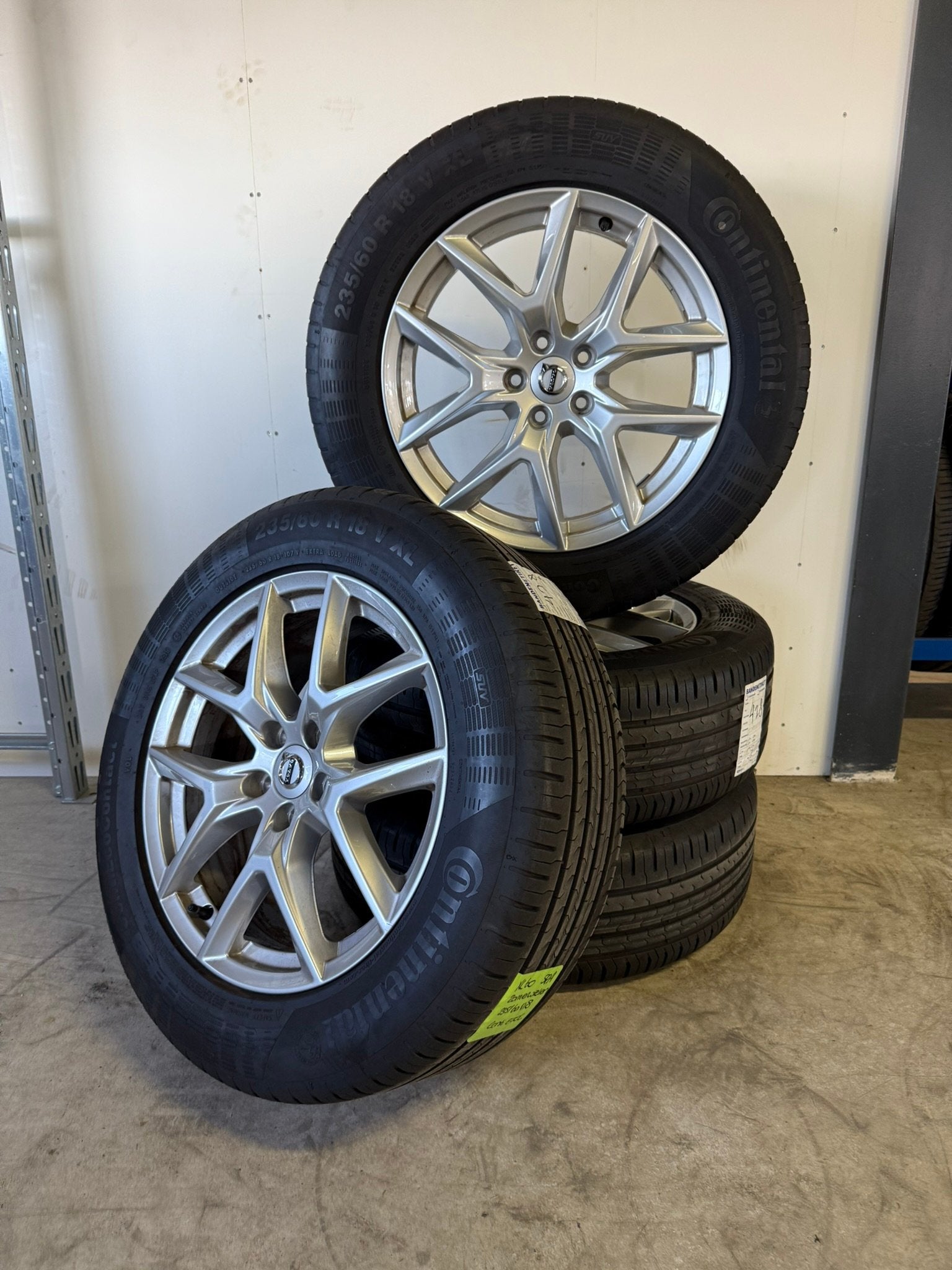 18'' Inscription - V60 - Vredestein Quatrac - 235/45 R18
