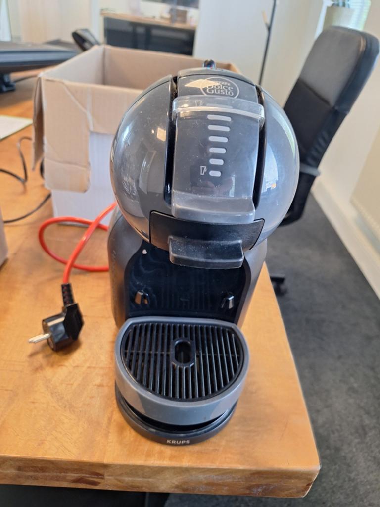 Nescafé Dolce Gusto Krups koffiezetapparaat, Witgoed en Apparatuur, Koffiezetapparaten, Ophalen, Gebruikt, Koffiemachine, 1 kopje