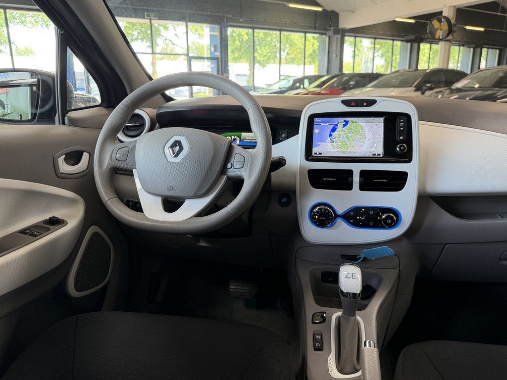 Renault ZOE R90 41 kWh (Huur Accu) Navigatie | Clima | 16" |, Auto's, Renault, Stof, Gebruikt, Zwart, Start-stop-systeem