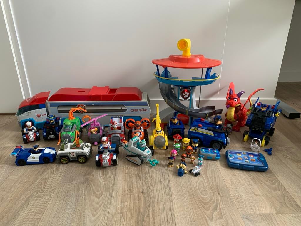 Grote set Paw Patrol met oa bestuurbare auto en uitkijk, Ophalen of Verzenden, Gebruikt, Afstandsbediening