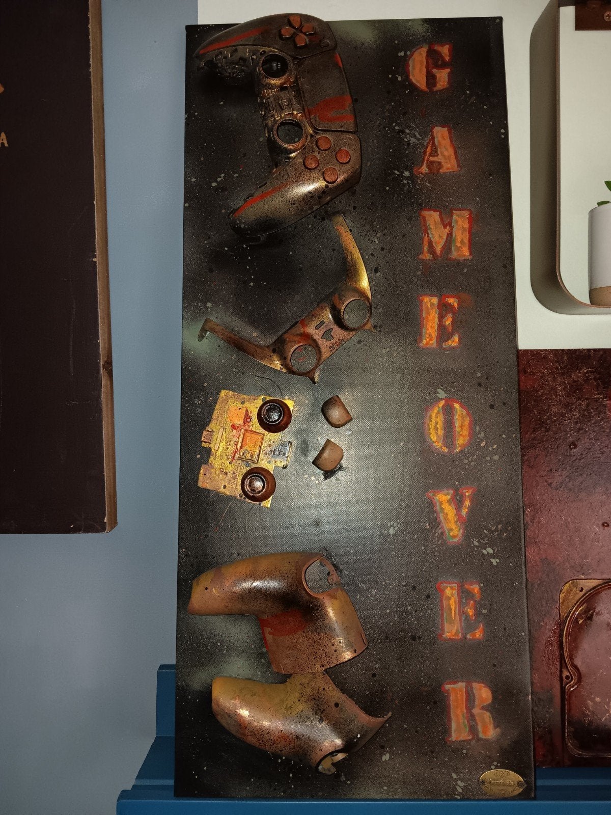 Game Over - Unieke Kunst met Controller Onderdelen, Antiek en Kunst, Ophalen, Overig onderwerp, Kunststof, Gelimiteerde oplage