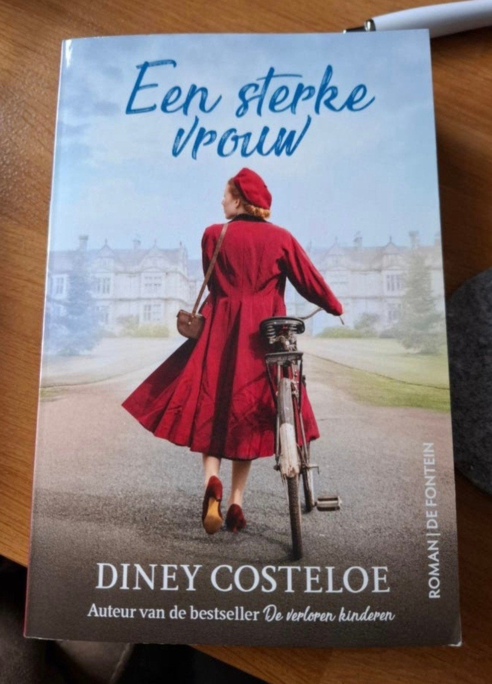 Diney Costeloe - Een sterke vrouw (ZGAN) druk 2024, Boeken, Diney Costeloe, Ophalen of Verzenden, Zo goed als nieuw, Nederland