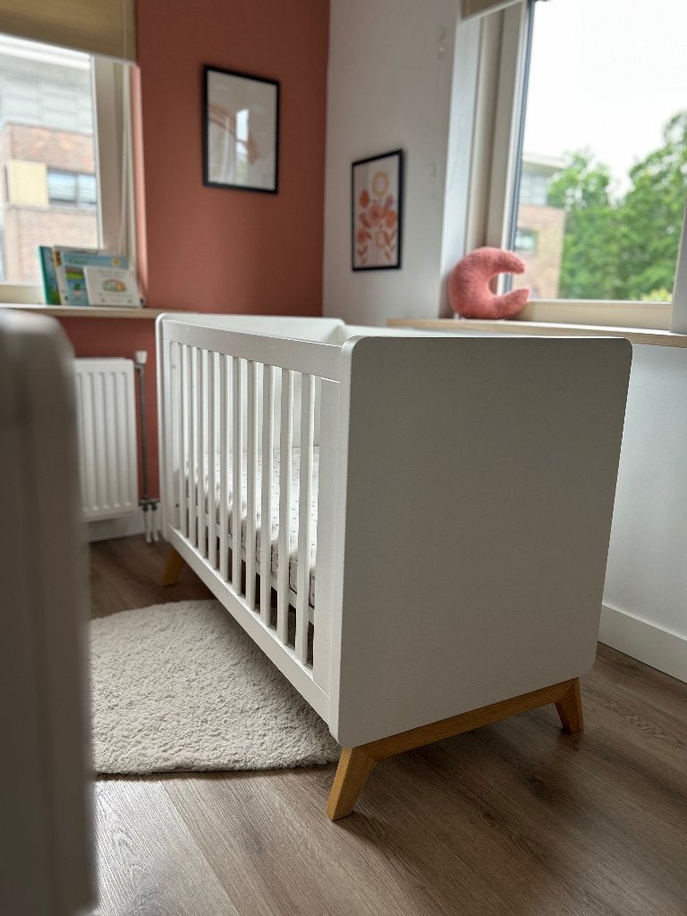 Europe Baby Iglo Ledikant en Commode, Kinderen en Baby's, Kinderkamer | Bedden, Gebruikt, Minder dan 140 cm, Minder dan 70 cm