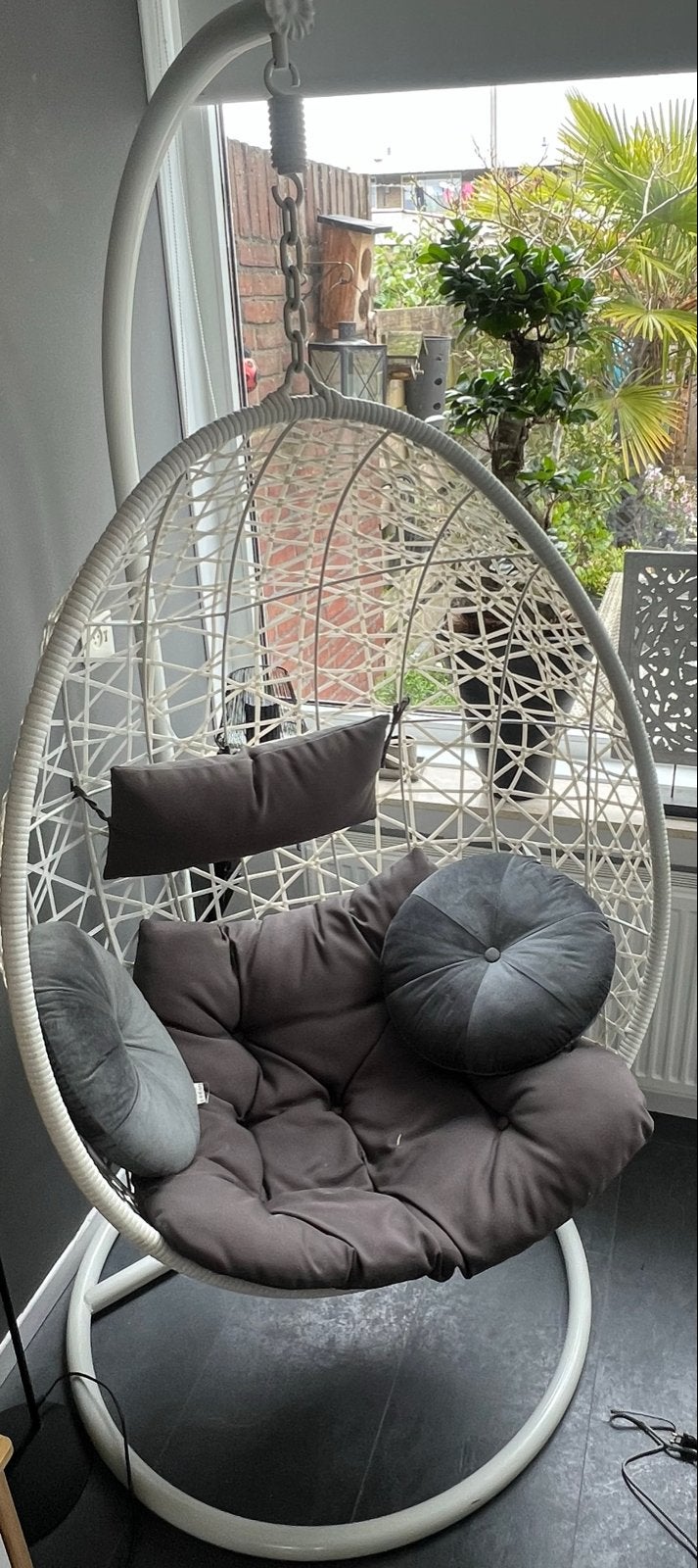 Comfortabele Egg Hangstoel met Standaard en Kussen, Huis en Inrichting, Stoelen, Ophalen, Wit, Zo goed als nieuw, Metaal