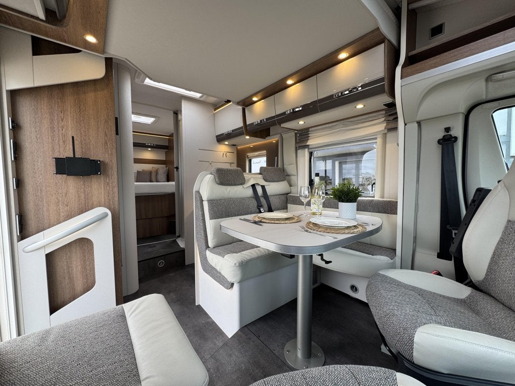 Foto 13 van Dethleffs Trend 7057 Automaat Queensbed Hefbed 2025