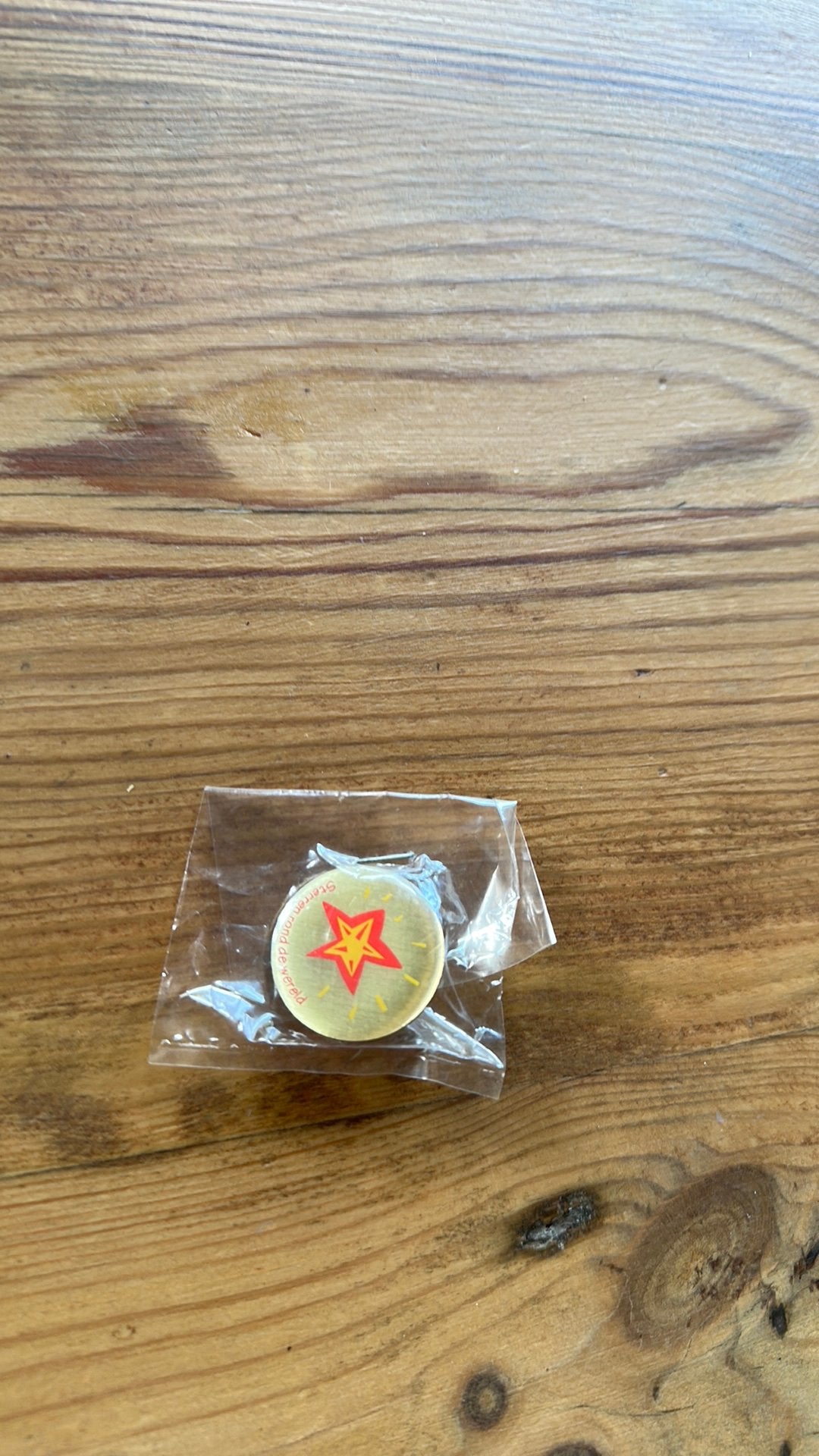 Sterren rond de wereld is een pin, Verzamelen, Ophalen of Verzenden, Zo goed als nieuw