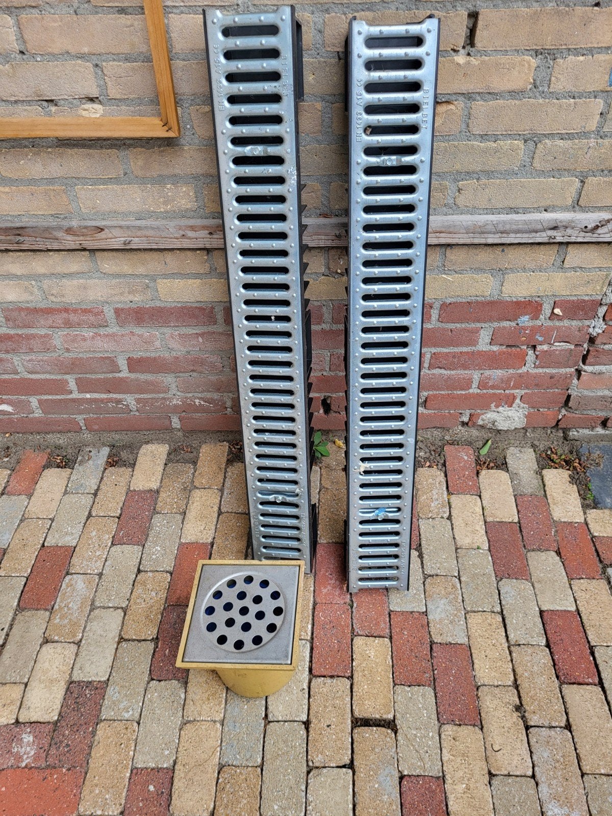 2x Afvoergoot met rooster en 1x putje, Tuin en Terras, Ophalen, Gebruikt