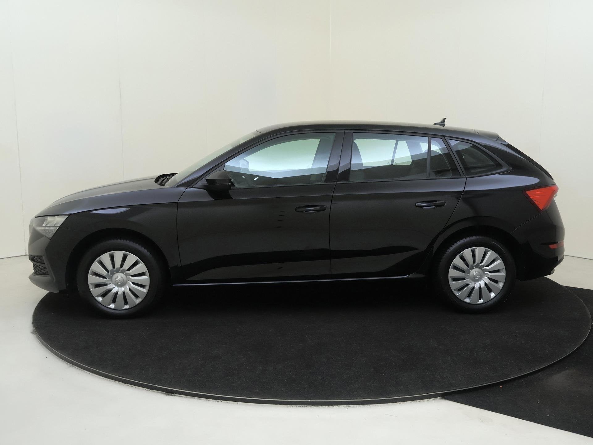 Skoda Scala 1.0 TSI Active | Lane assist | Airco | Front ass, Voorwielaandrijving, 95 pk, Zwart, Origineel Nederlands