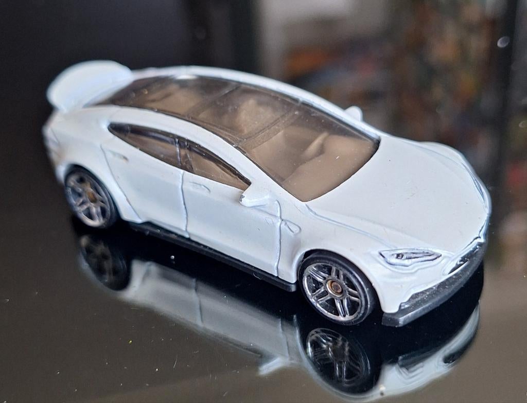 Hotwheels tesla  model s 2014, Hobby en Vrije tijd, Modelauto's | Overige schalen, Ophalen of Verzenden, Zo goed als nieuw, Auto