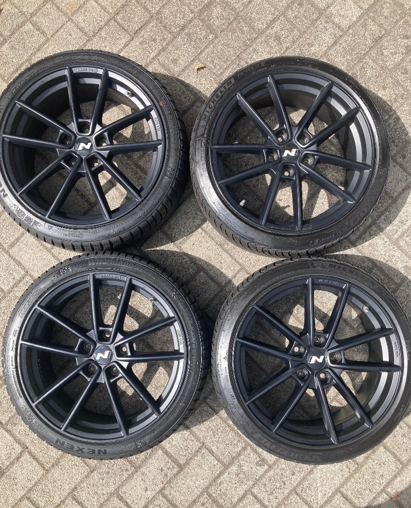 Hyundai N-performance 18 inch velgen met M+S winterbanden, Ophalen, 18 inch, Banden en Velgen, Winterbanden