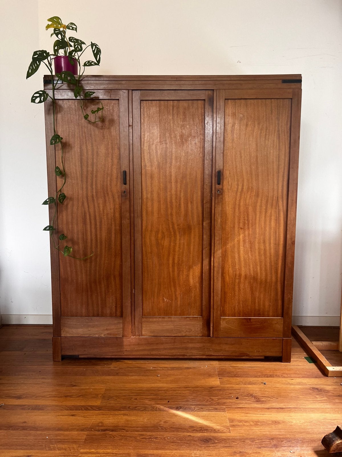 Klassieke massief houten kast, Ophalen