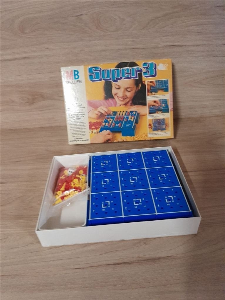 Super 3 - s1787, Hobby en Vrije tijd, Gezelschapsspellen | Bordspellen, Verzenden, Zo goed als nieuw