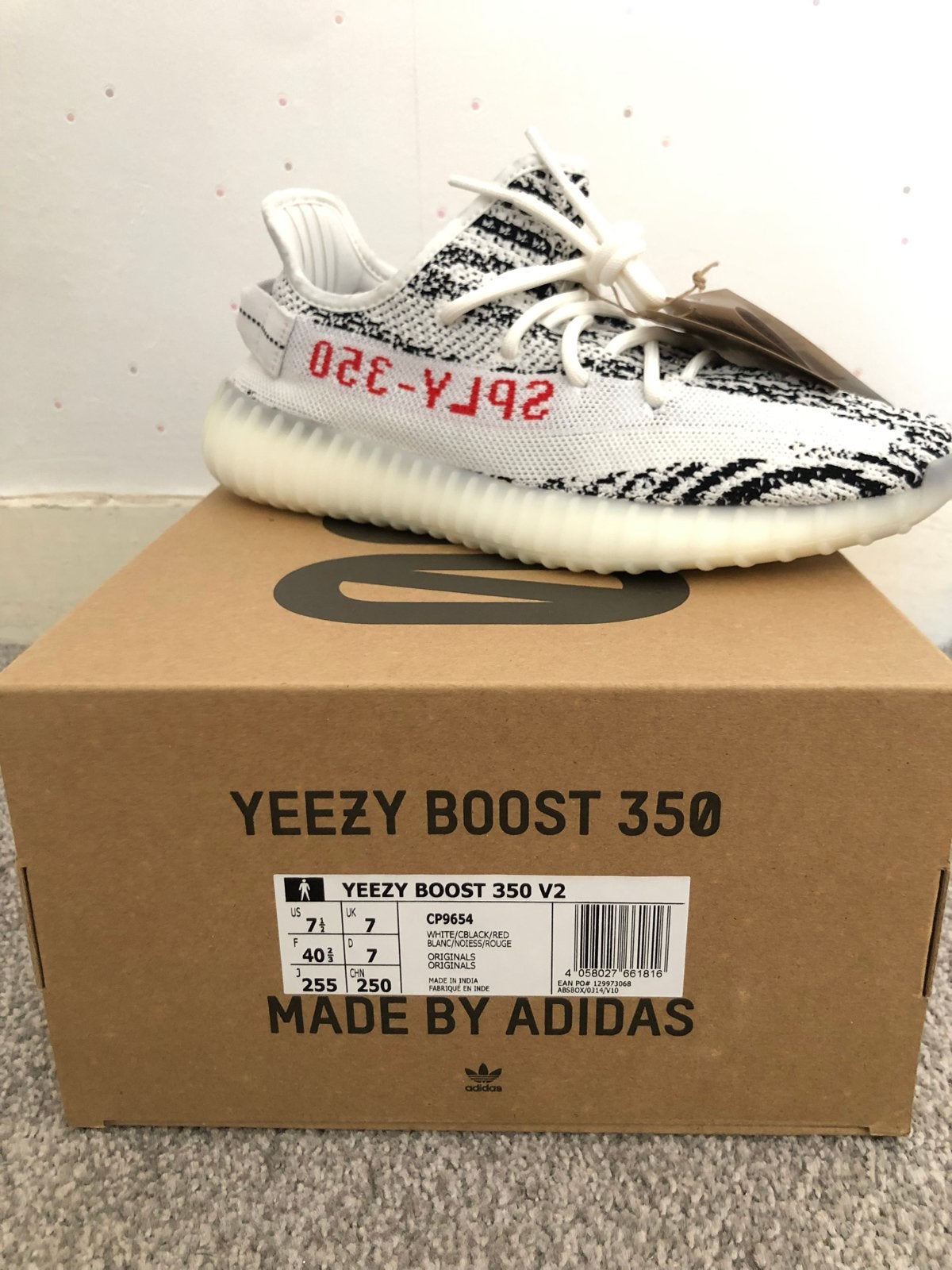 Adidas Yeezy Boost 350 V2 Zebra - Maat 40 2/3 - Ongedragen, Ophalen of Verzenden, Nieuw, Wit, Sneakers of Gympen