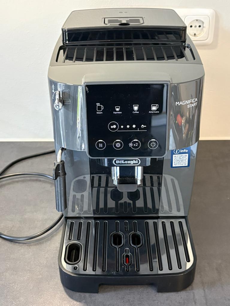 Delonghi Magnifica Start (als nieuw!!), Koffiemachine, Ophalen of Verzenden, Zo goed als nieuw, Afneembaar waterreservoir