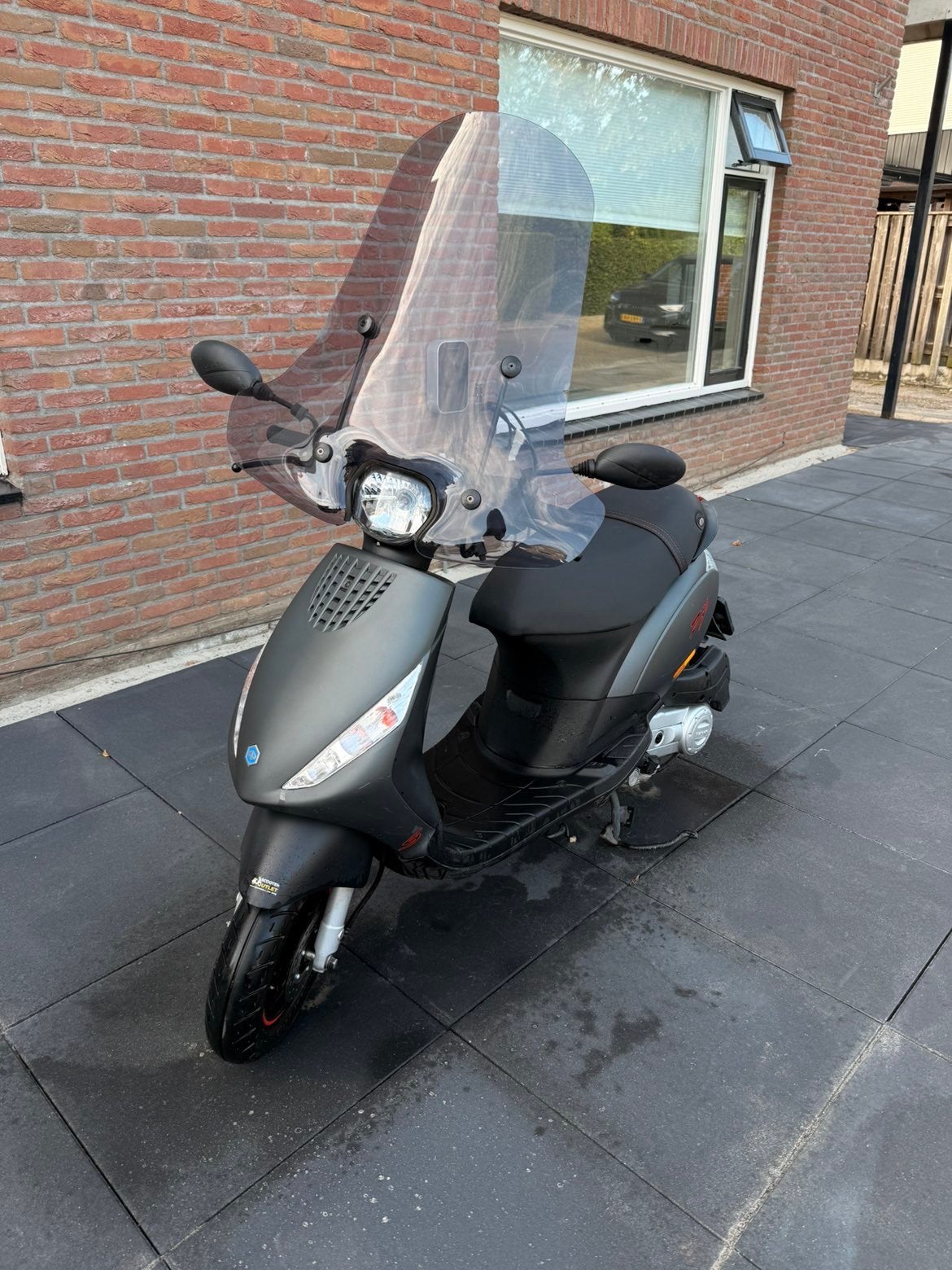 Piaggip ZIP 4 Takt | Matt Grijs, Ophalen, Maximaal 45 km/u, Zip, Zo goed als nieuw