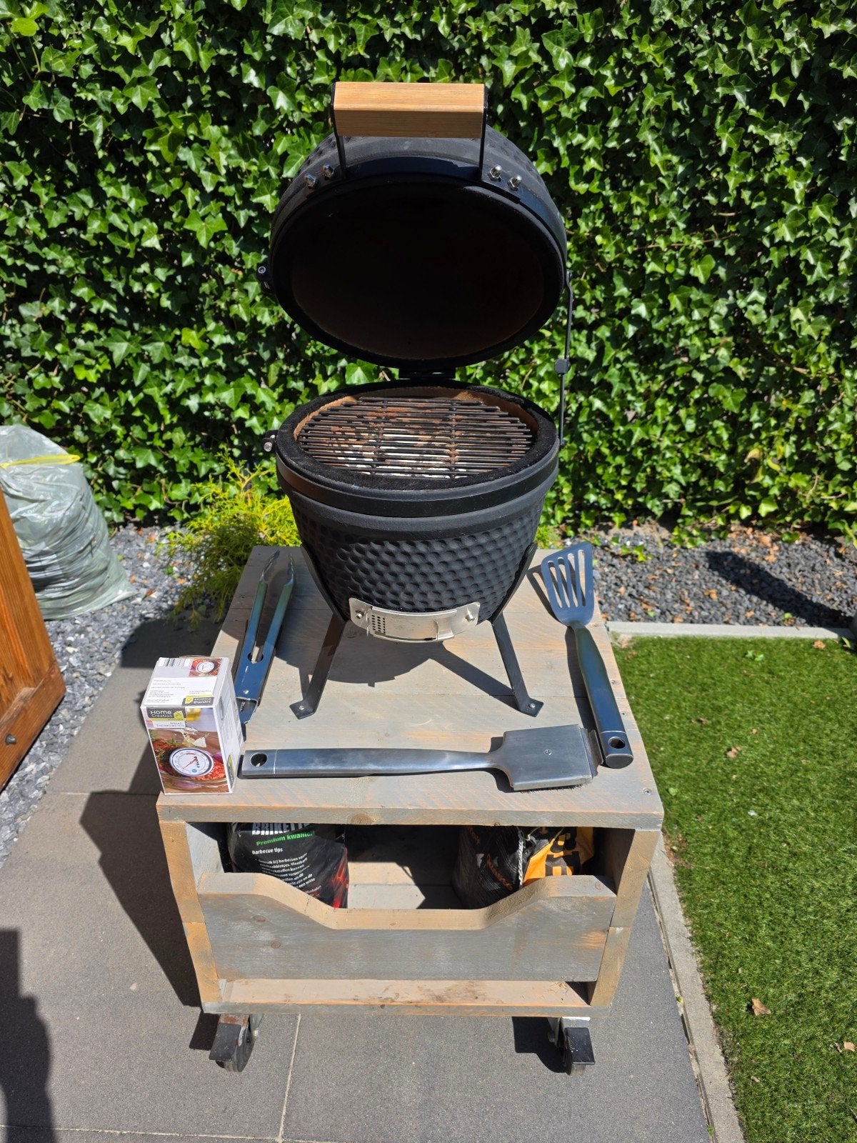 Kamado BBQ met onderstel en accessoires, Ophalen, Gebruikt, Kamado