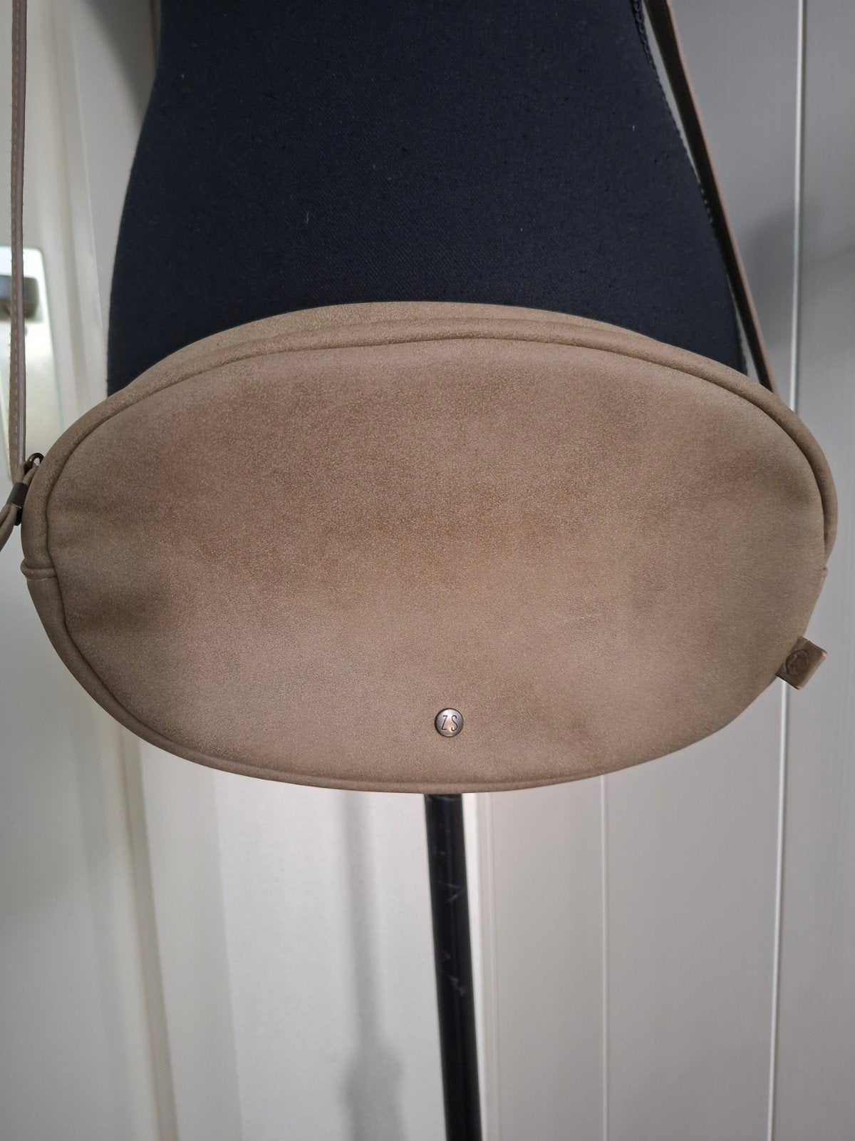 Zuss tasje, schoudertasje, taupe, zo goed als nieuw, Sieraden, Tassen en Uiterlijk, Tassen | Damestassen, Ophalen of Verzenden