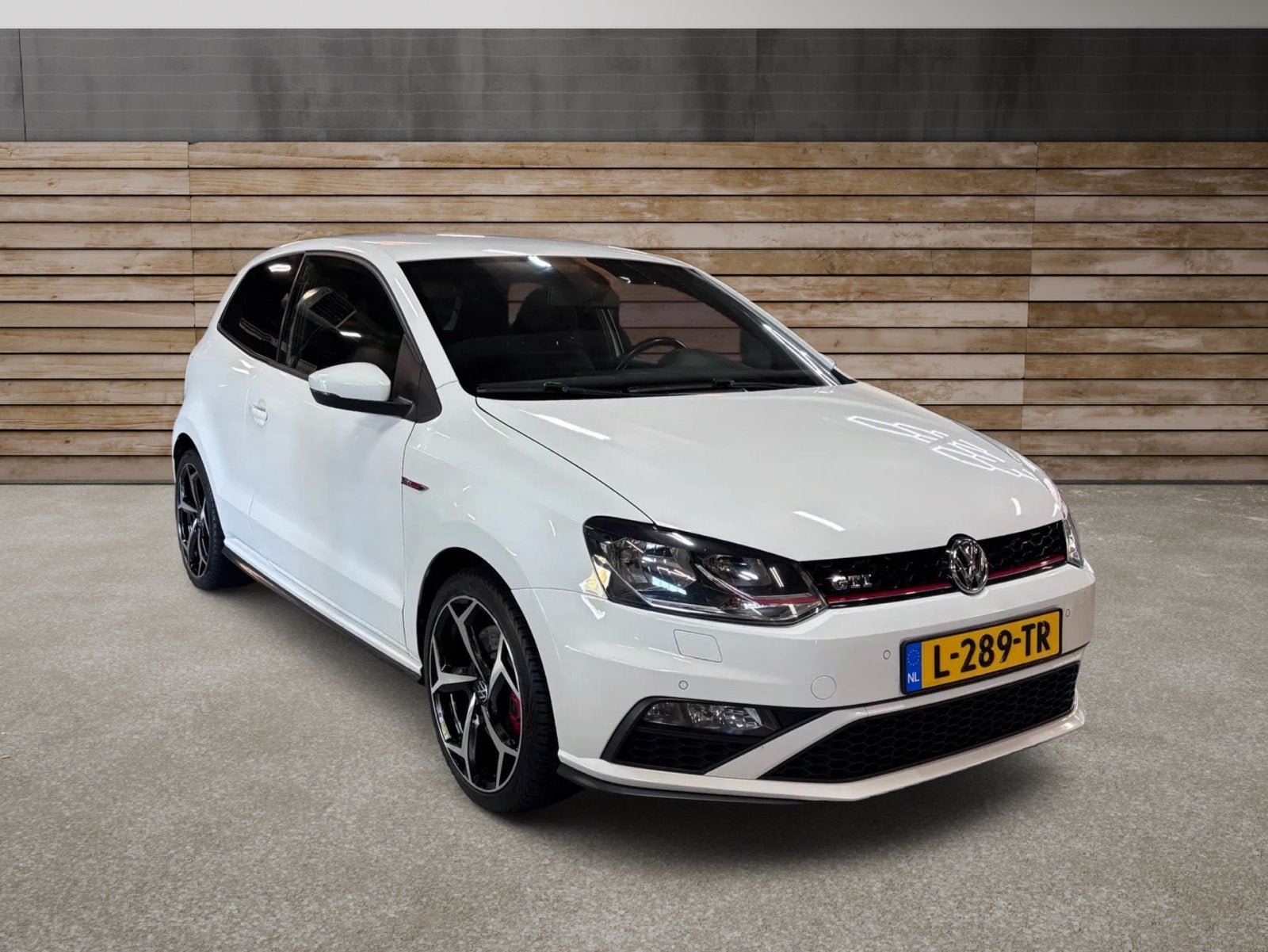 Volkswagen Polo 1.8 TSI GTI DSG - LIEFHEBBERSAUTO - 2015, Auto's, Stof, Wit, Bedrijf, 1180 kg
