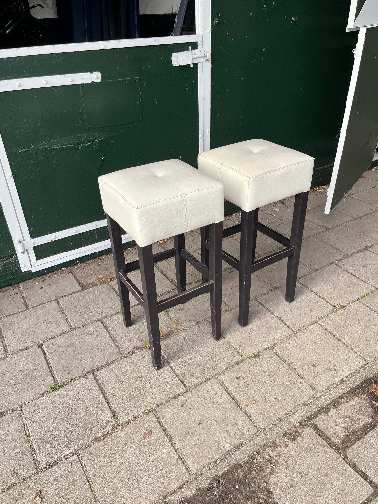 8 Leuke barkrukken Hout met Wit Leer, Huis en Inrichting, Ophalen, Met voetsteun, 60 tot 90 cm, Hout