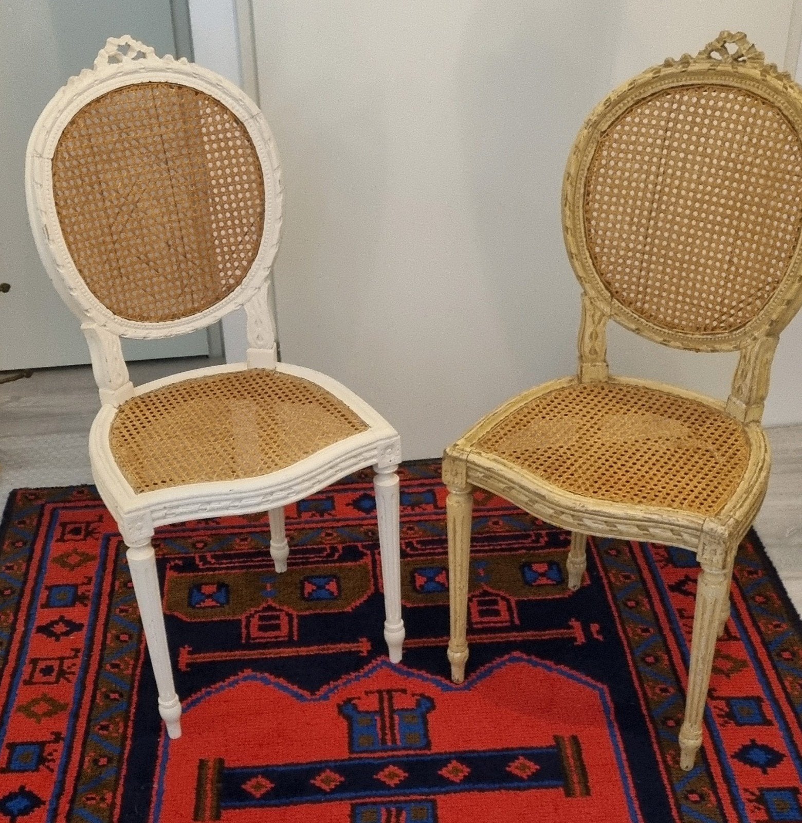 Set van 2 Franse Louis XVI stijl stoelen met rotan, Antiek en Kunst, Antiek | Meubels | Stoelen en Banken, Ophalen
