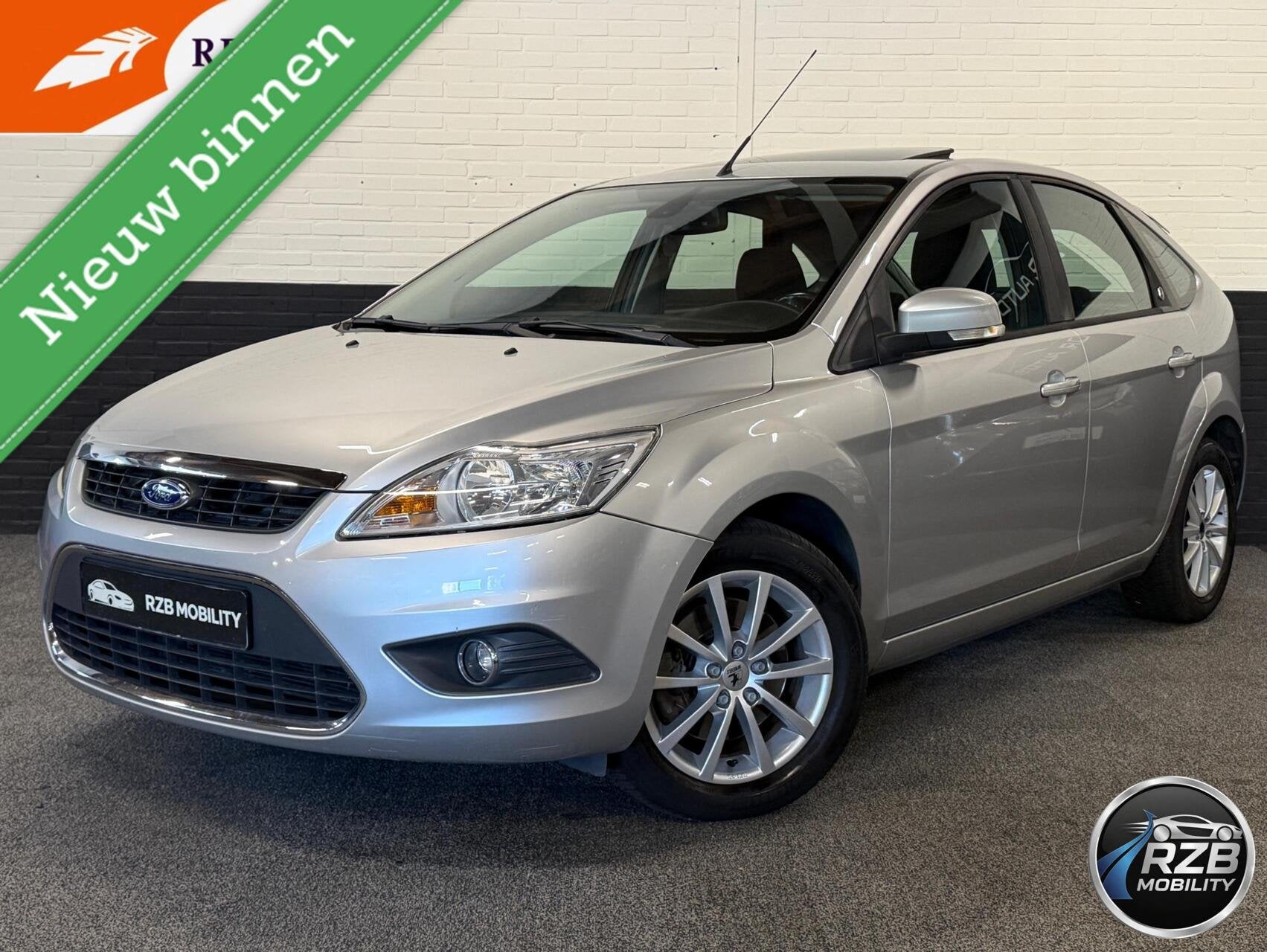 Ford Focus 2.0 Ghia Automaat Schuif kantel Cruise Carplay, Gebruikt, 4 cilinders, 1239 kg, 665 kg