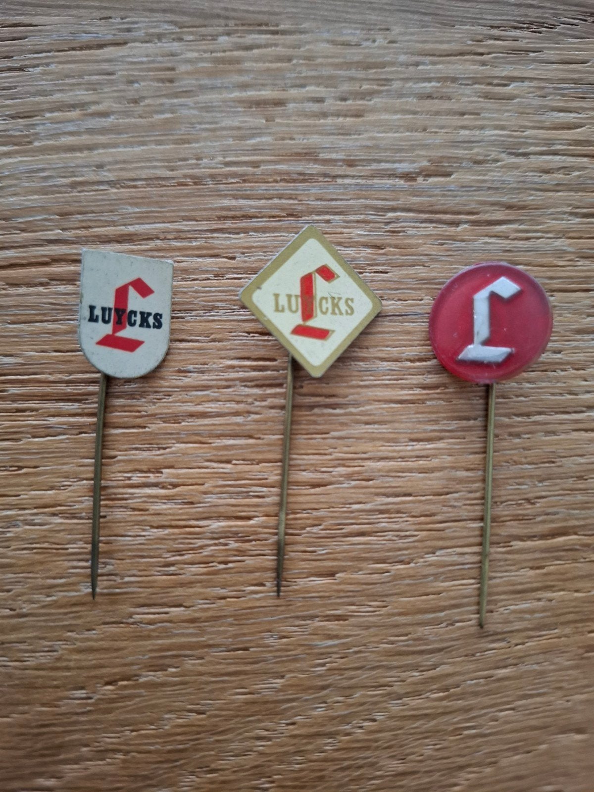 Vintage speldjes pins prikkers reversspeld L Lucks, Ophalen of Verzenden