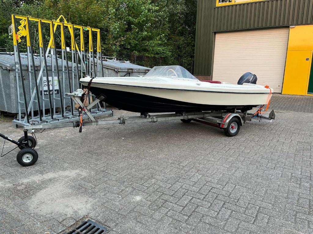 Te Koop: leuke Vega tour/speedboot incl. trailer, Watersport en Boten, Ophalen, 8 pk, Zo goed als nieuw, Minder dan 70 pk