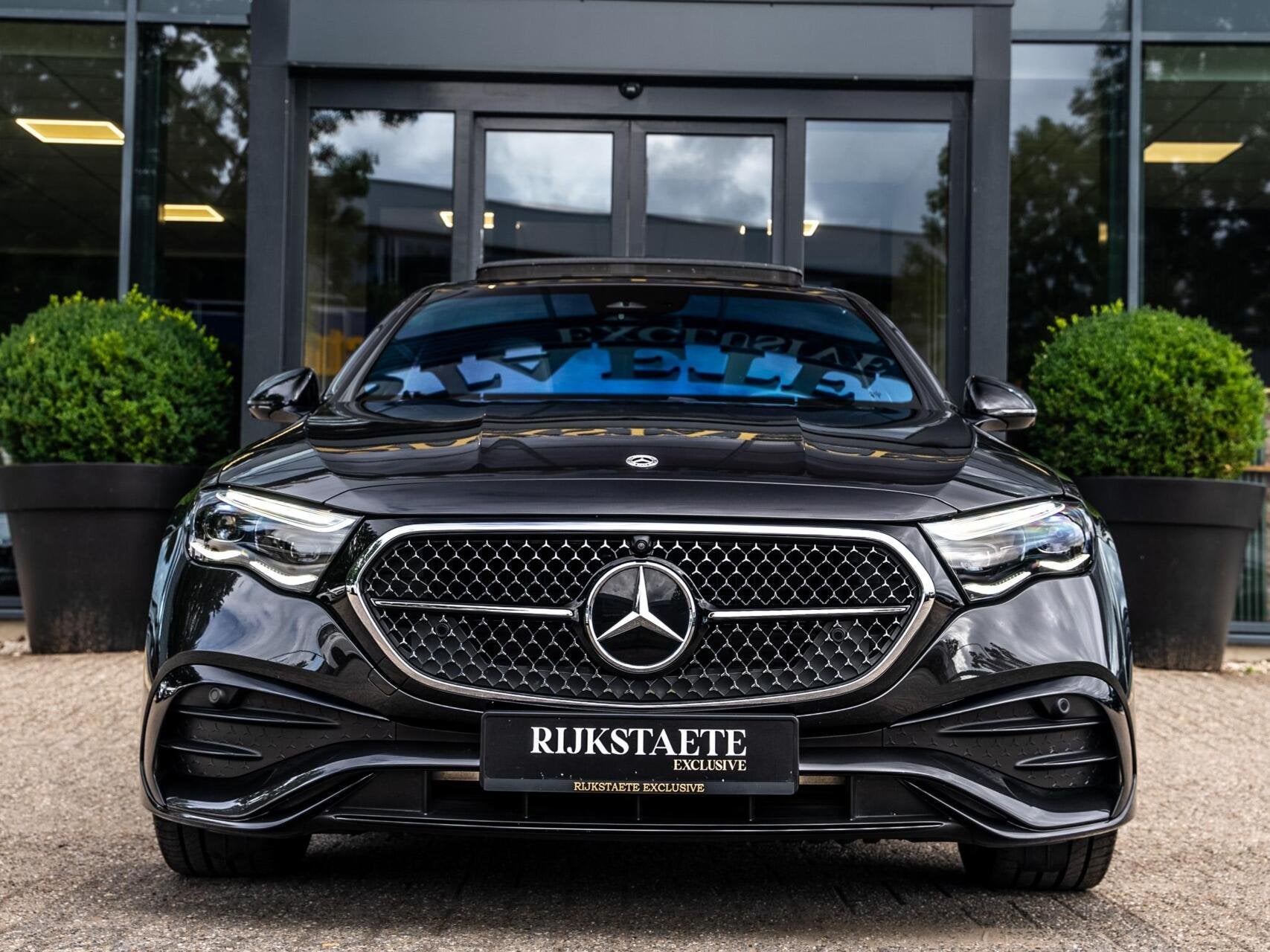 Mercedes E-klasse E300e AMG Line|PANO|BURMESTER|ACC|INCL BTW, Auto's, Automaat, Achterwielaandrijving, Gebruikt, Bedrijf