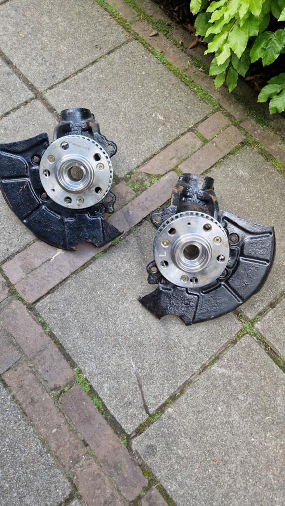 VW Golf 4 V5 fusee stukken met nieuwe wiellagers, Ophalen, Gereviseerd, Volkswagen