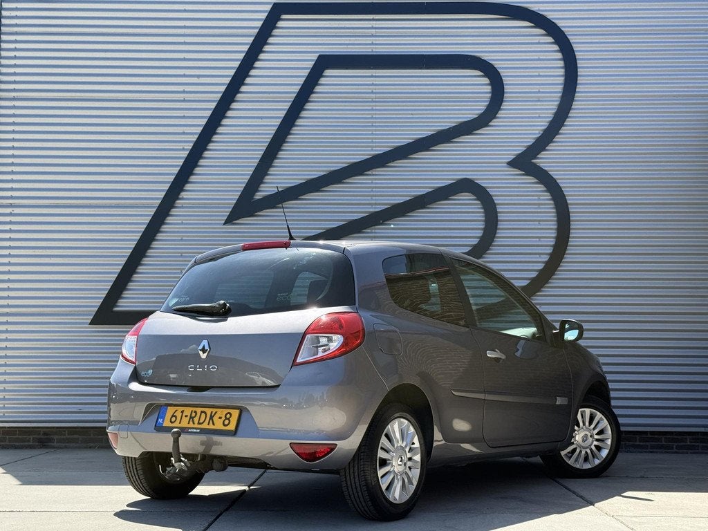 Renault Clio 1.2 Collection 2e Eigenaar|Airco|Trekhaak|Cruis, Auto's, Voorwielaandrijving, Euro 5, 4 cilinders, 49 €/maand