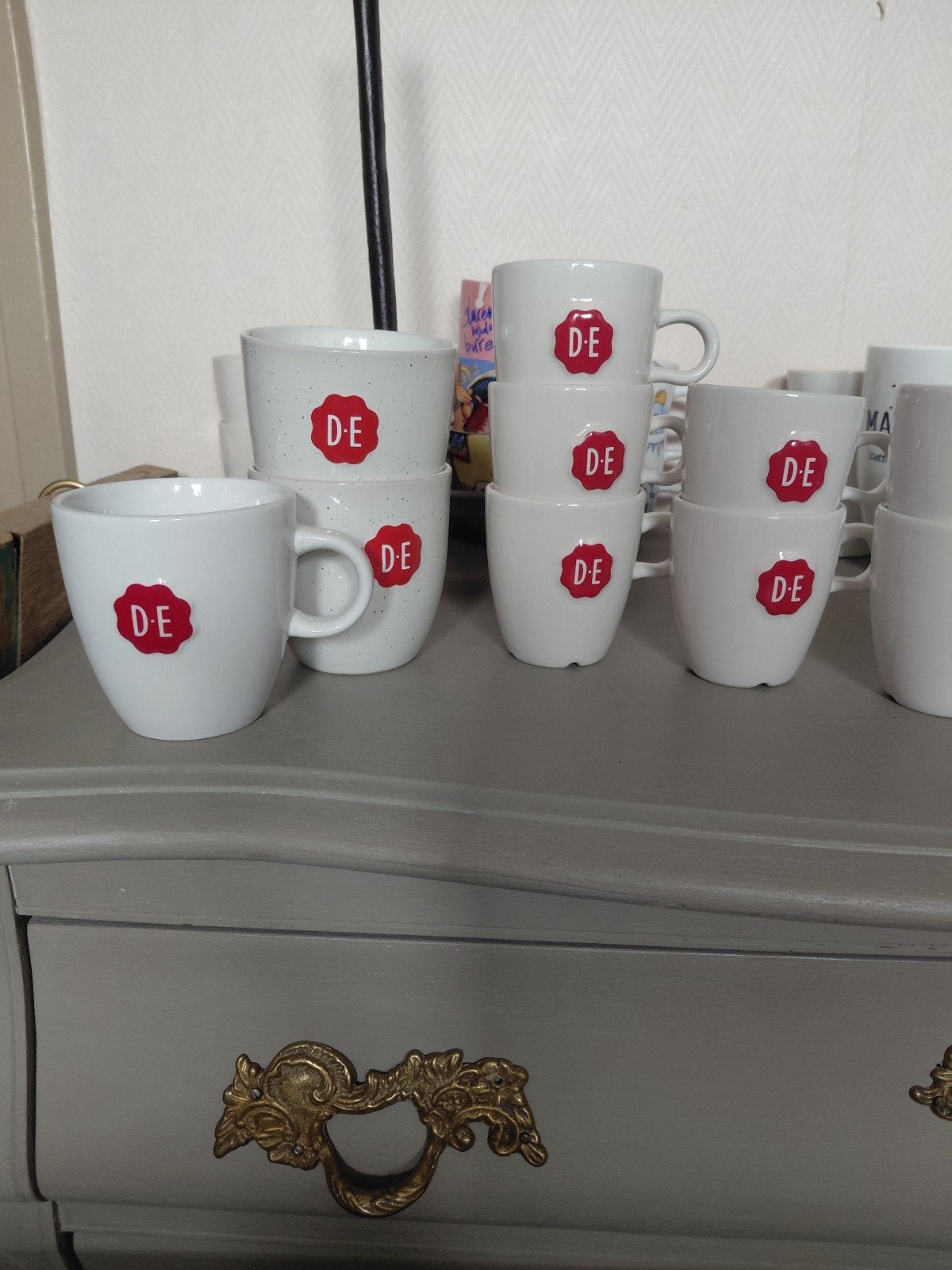 De Douwe egberts bekers rood logo, Ophalen of Verzenden, Overige stijlen, Kom(men)