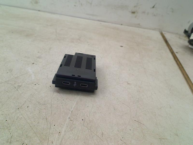 Usb Hub AUX Volkswagen Polo VI (AW1) 2023 2G6035736, Auto-onderdelen, Overige Auto-onderdelen, Volkswagen, Gebruikt