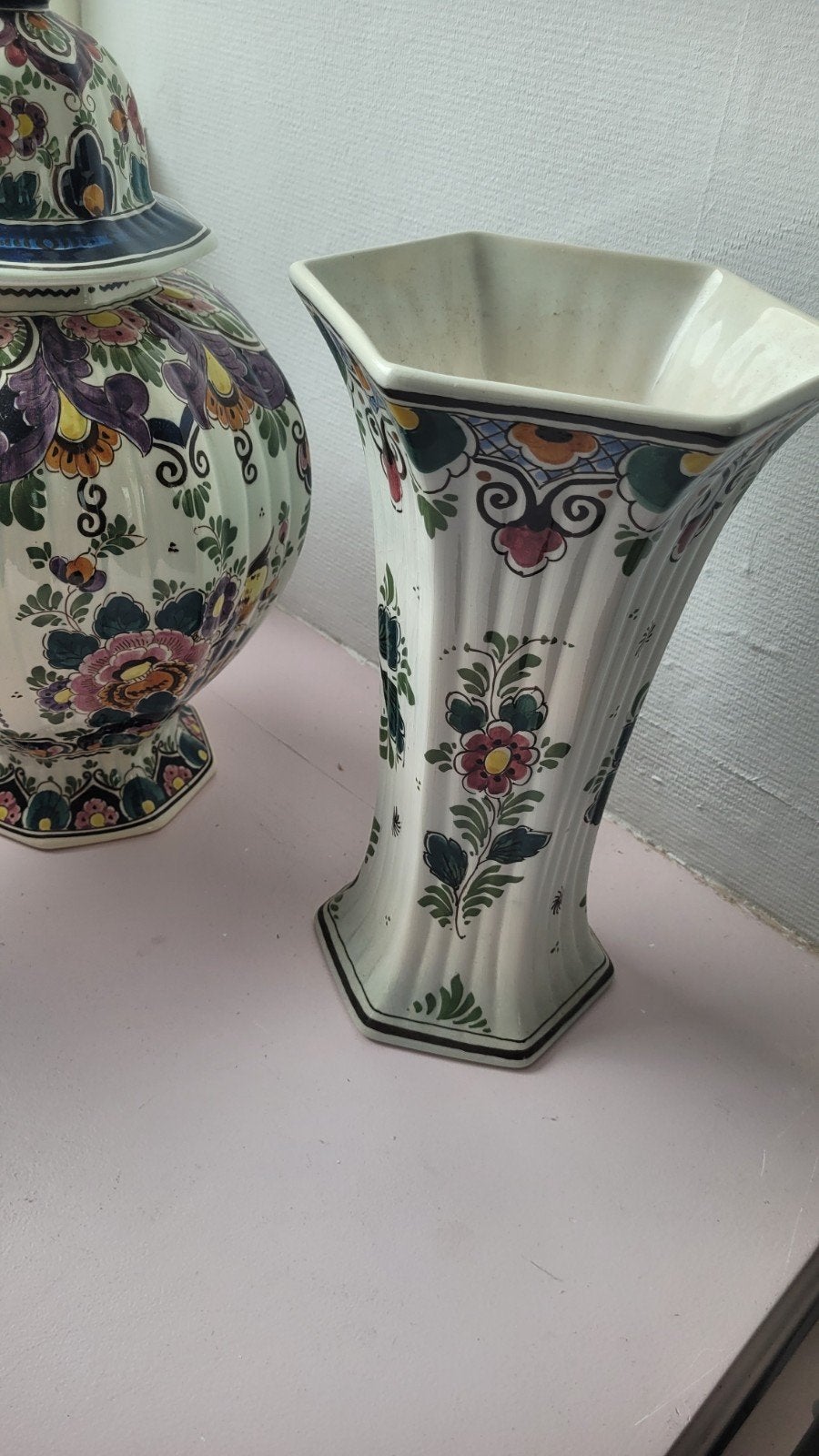 Delfts polychrome pullen en vazen met bloemen en vogelde, Ophalen